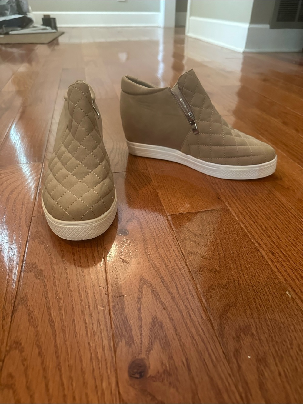 NWT CCOCCI hidden wedge fashion sneaker women’s size 9